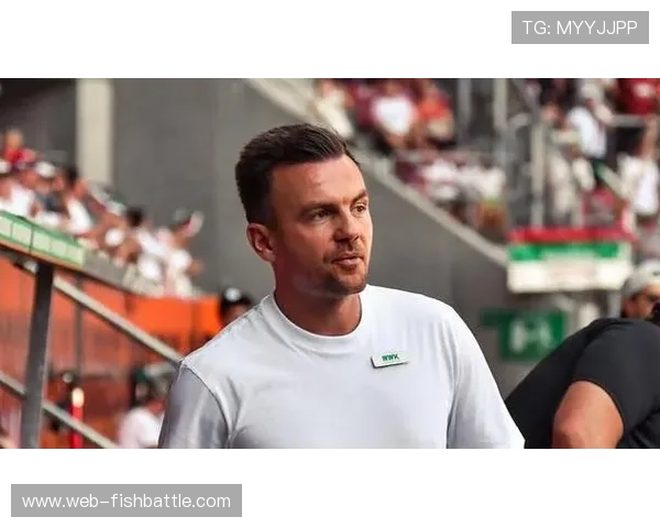 奥格斯堡前锋马森戈反击制胜,保级队逆袭榜首书写童话